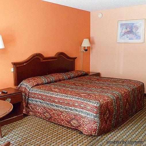 College Inn Спартанбург Номер фото